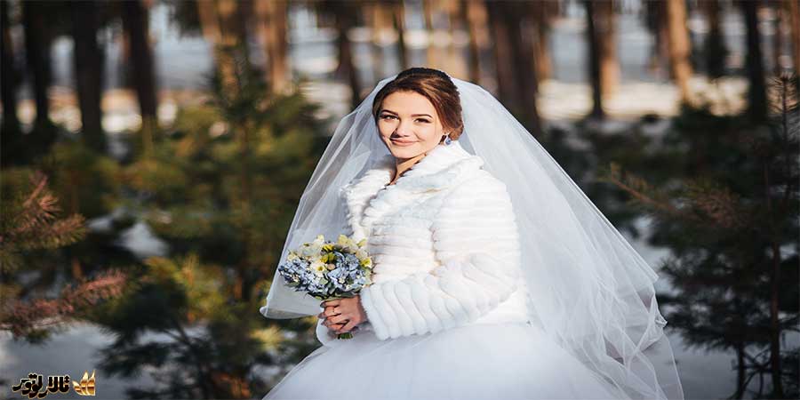 لباس عروس مناسب عروسی در زمستان انتخاب کنید.